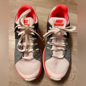 Nike shoes in great condition size 5.5